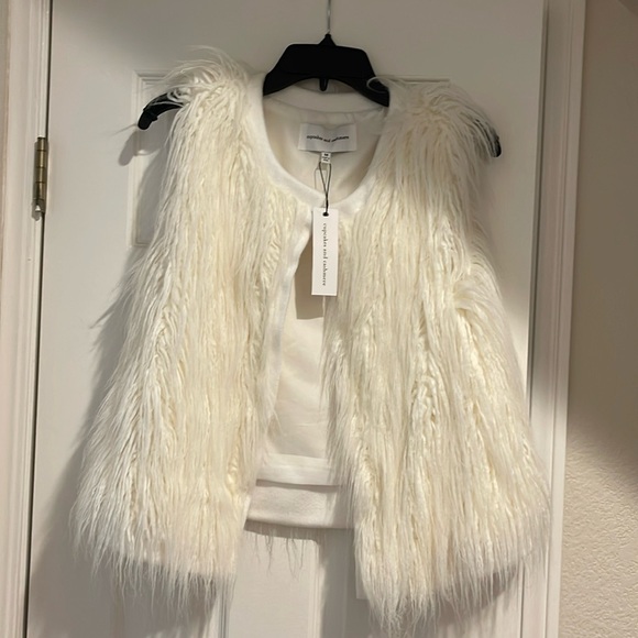 Cupcakes and cashmere winter white faux fur vest - Picture 2 of 6